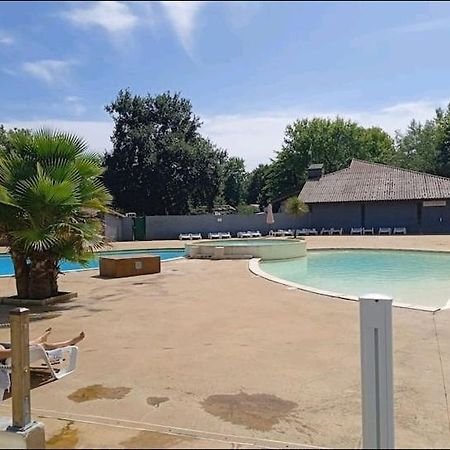 Le Kraken Hotel Aureilhan  Bagian luar foto