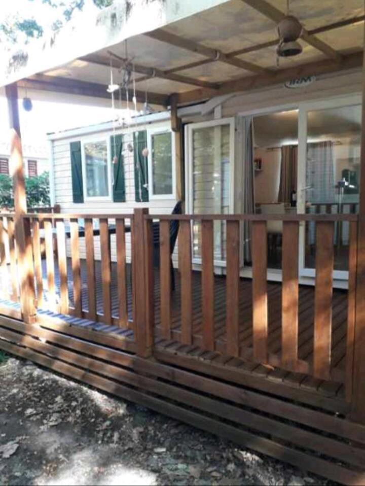 Le Kraken Hotel Aureilhan  Bagian luar foto